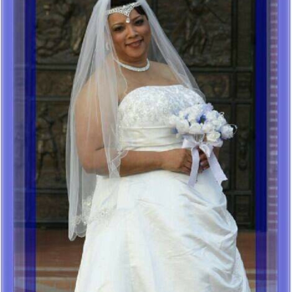 David's Bridal Wedding Dress - Picture 2 of 5